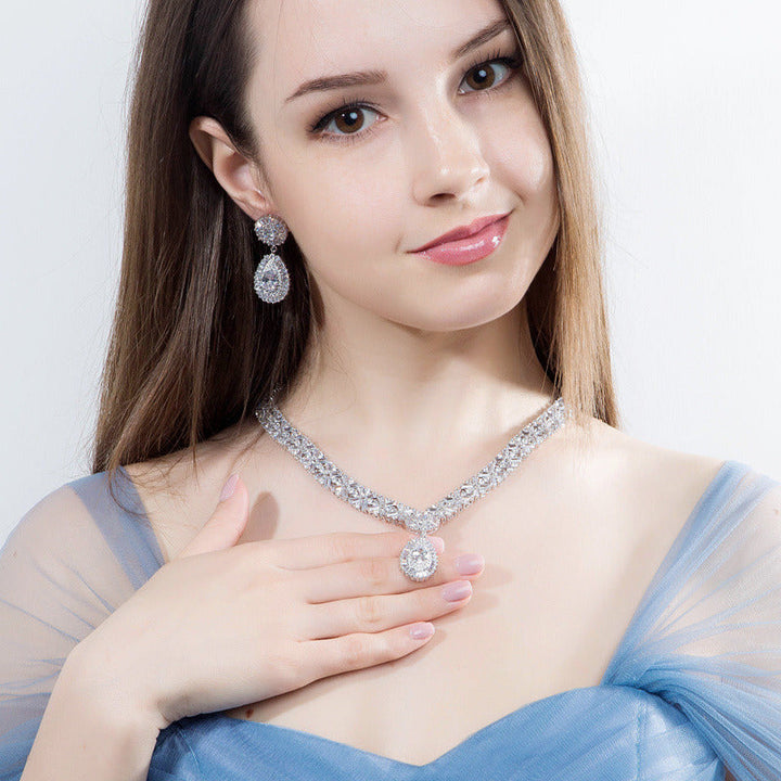 Ensemble céleste de pendentifs et collier
