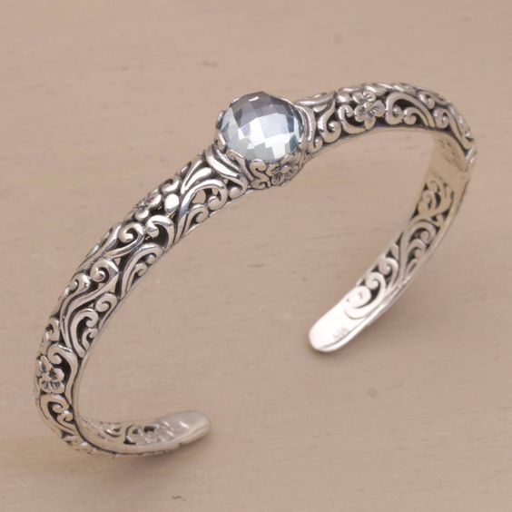 Bracelet vintage en argent ouvert avec des zirconiums