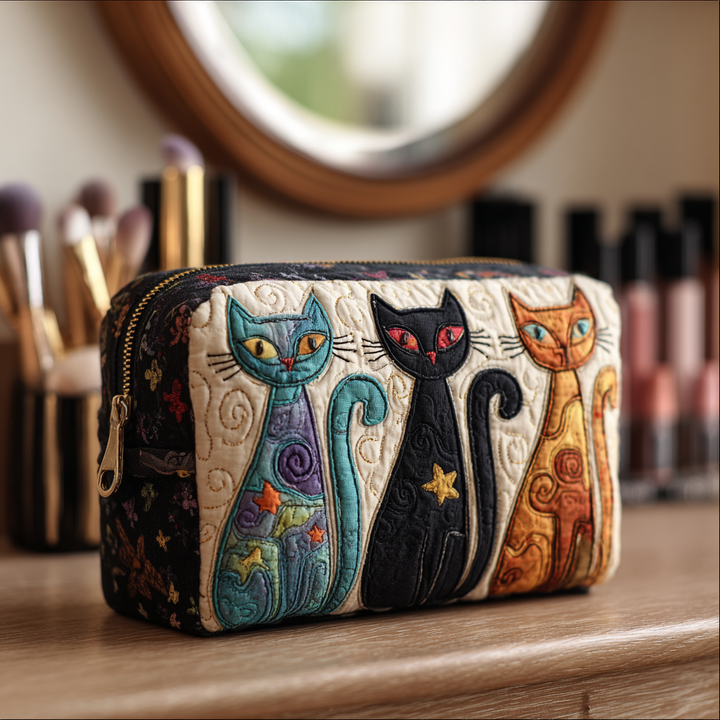 Chats sur fond noir – Trousse de maquillage matelassée