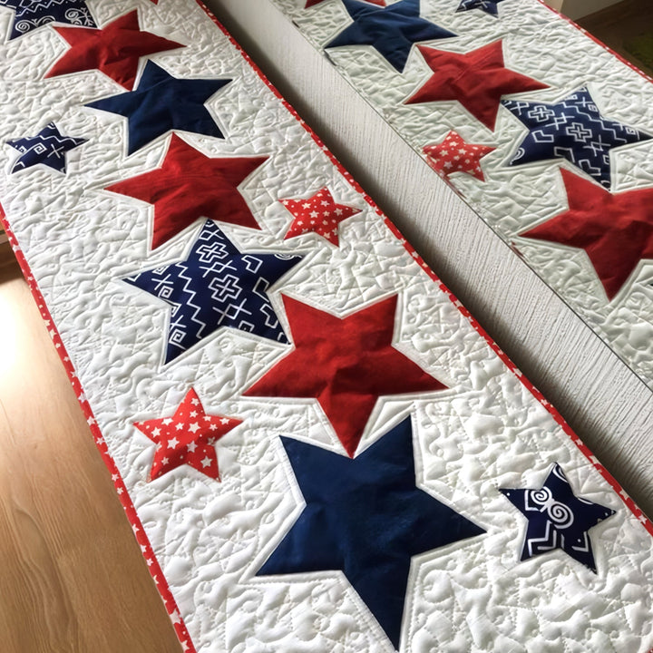 Étoiles rouges et bleues – Chemin de table matelassé