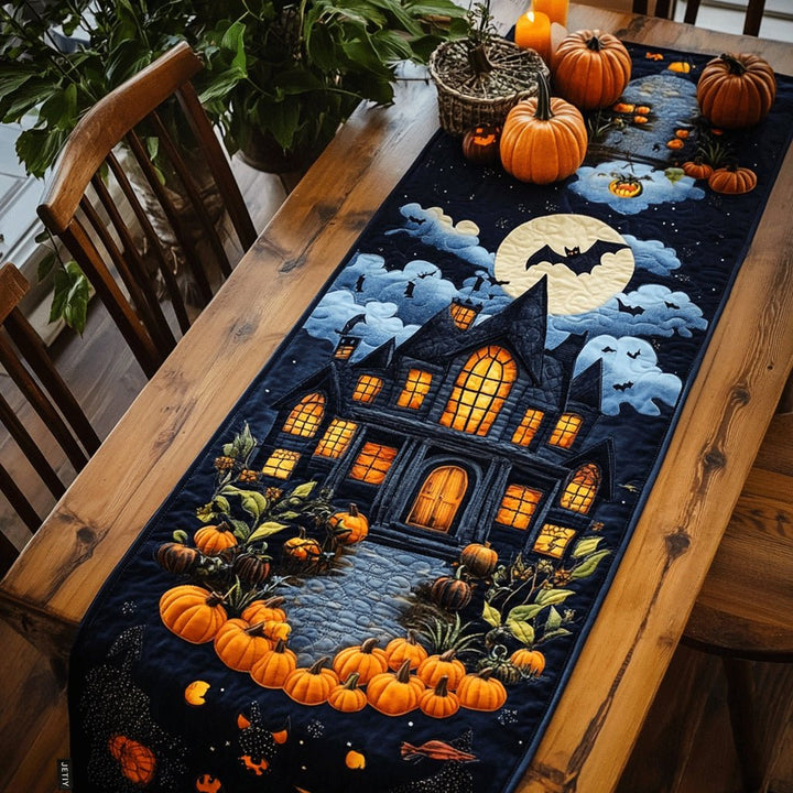 Maison hantée sous la lune – Chemin de table matelassé