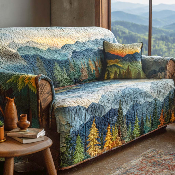Montagnes brumeuses et forêt – Housse de canapé matelassée