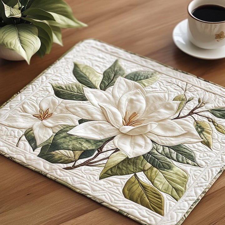 Magnolias sur fond crème – Napperons matelassés