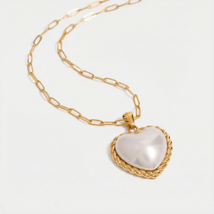 Viktorie – Collier en or avec un pendentif élégant