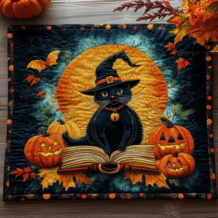 Chat noir au chapeau de sorcière – Napperons matelassés