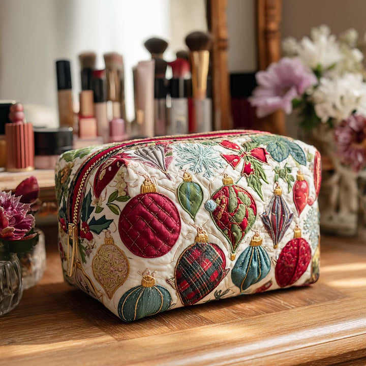 Boules de Noël brodées – Trousse de maquillage matelassée