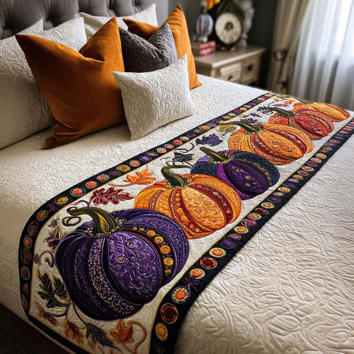 Citrouilles orange et violettes – Chemin de lit matelassé