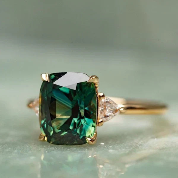 Bague vintage en or avec pierre verte