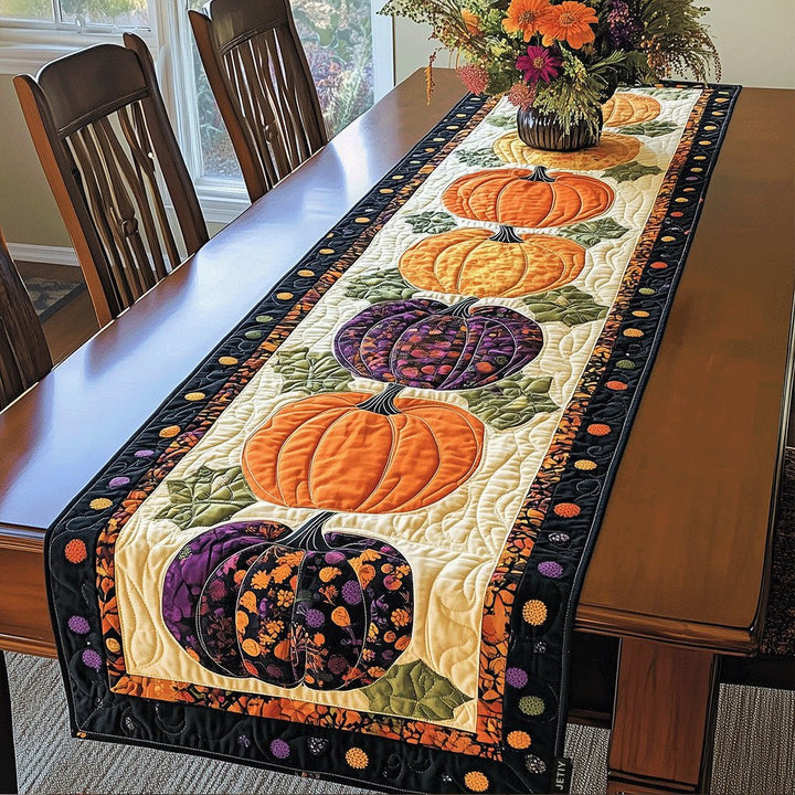 Citrouilles orange et violettes – Chemin de table matelassé