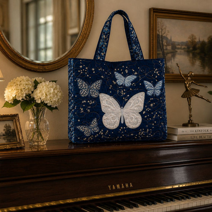 Papillon argenté sur fond marine – Sac fourre-tout matelassé