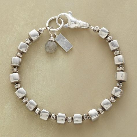 Bracelet avec Perles Cubiques Argentées Vintage